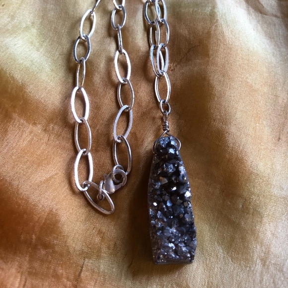 Chunky Druzy statement necklace - Picture 6 of 7